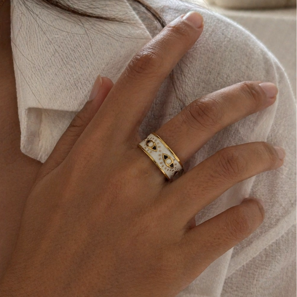 Guardian eye ring (white)